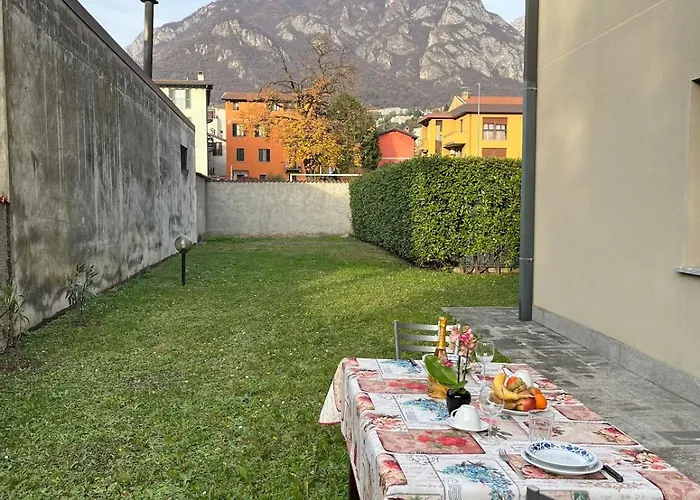 アパート Marias House In The Center With Garden マンデッロ・デル・ラーリオ